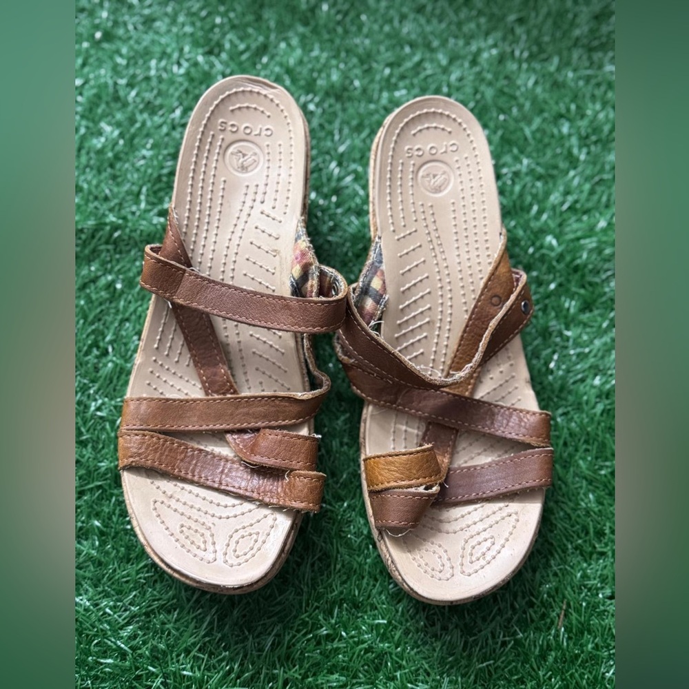 Crocs Women’s Brown Strappy Sandals Size 8